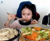 动漫小姐姐吃泡面图片,动漫小姐姐的温馨食刻