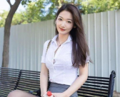 黄色战袍唐安琪图片,展现独特魅力
